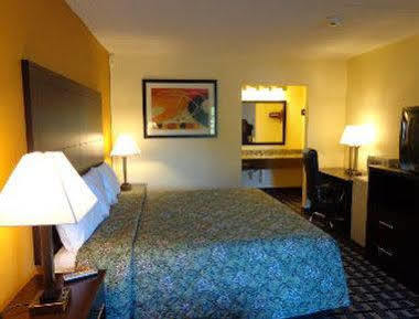 Days Inn By Wyndham Monroe Nc エクステリア 写真